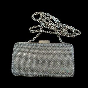 Glamorous Silver Rhinestone Clutch with Crystal Clasp and Hideabke Chain